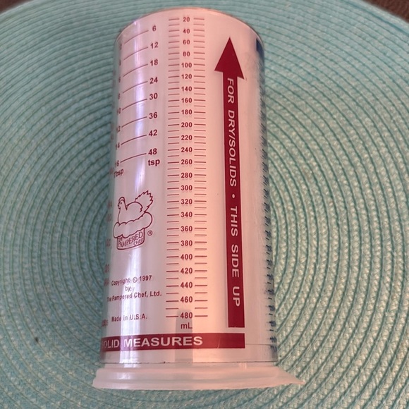 Vintage The Pampered Chef Measure-All Cup 2 Cup Liquid and Solid Measuring Cup - Picture 1 of 6